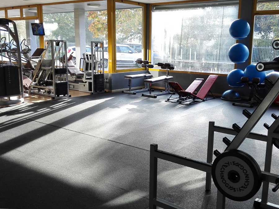 Pavimentazione sportiva in rotolo o tappeti  Sport Roll ANTITRAUMA 10 mm granuli di gomma SBR tappeti da 100x100x1 cm